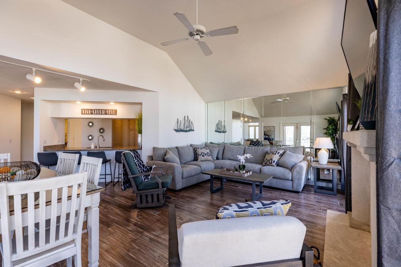 B 32-1 Spacious Villa Close To Pool Branson Bagian luar foto
