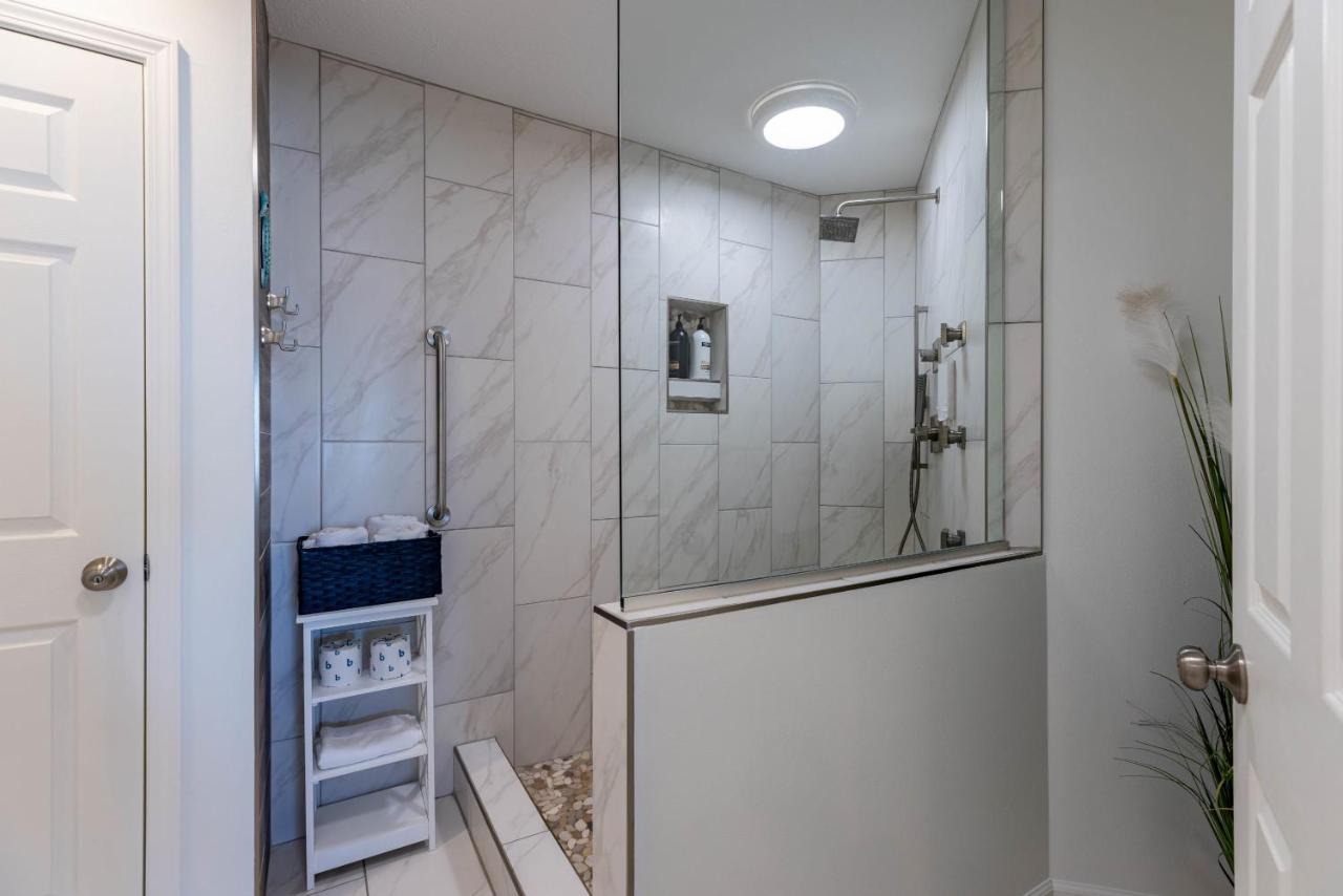 B 32-1 Spacious Villa Close To Pool Branson Bagian luar foto